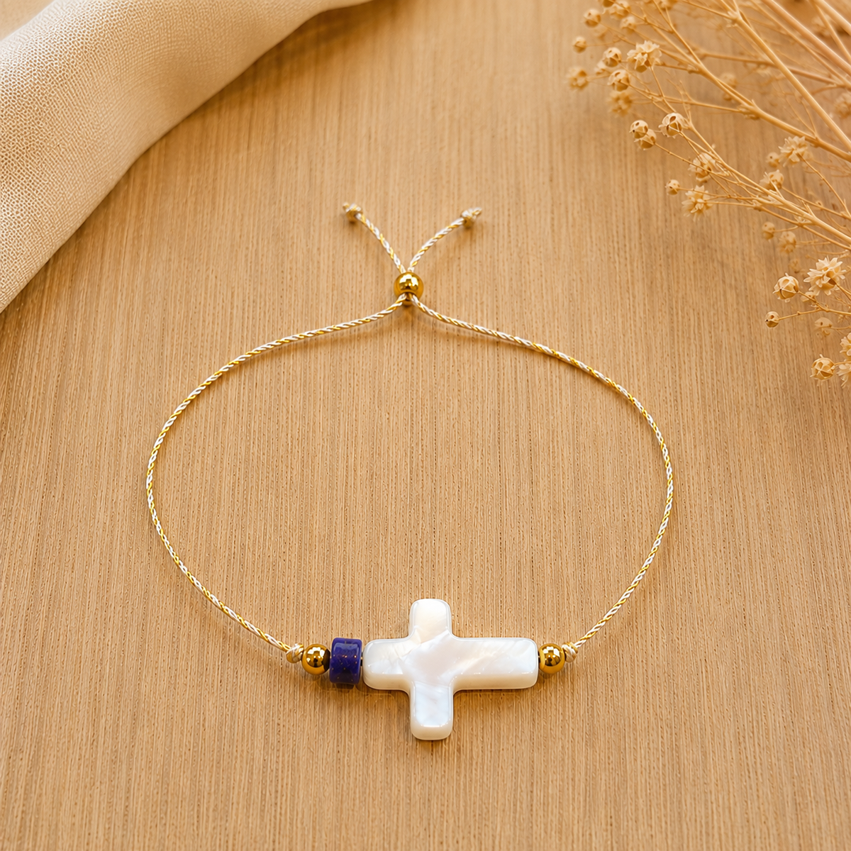 Bracelet Croix réglable – Bijou artisanal corse, symbole de féminité et d’élégance Les Trésors De Ghjulia
