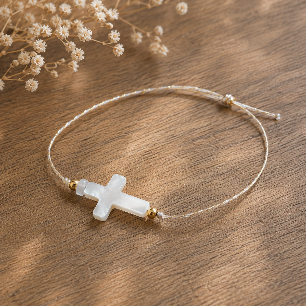 Bracelet Croix réglable – Bijou artisanal corse, symbole de féminité et d’élégance Les Trésors De Ghjulia