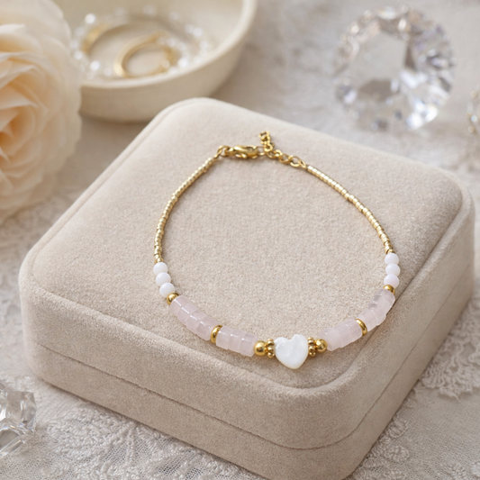 Bracelet Quartz Rose et Cœur Nacre CARA – Bijou Corse Ajustable en Acier Inoxydable et Pierres Naturelles Les Trésors De Ghjulia