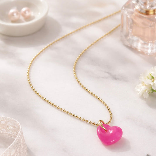 Collier Chaîne Dorée avec Pendentif Cœur en Calcédoine Rose – Bijou Artisanal Corse Émotion & Sérénité Les Trésors De Ghjulia