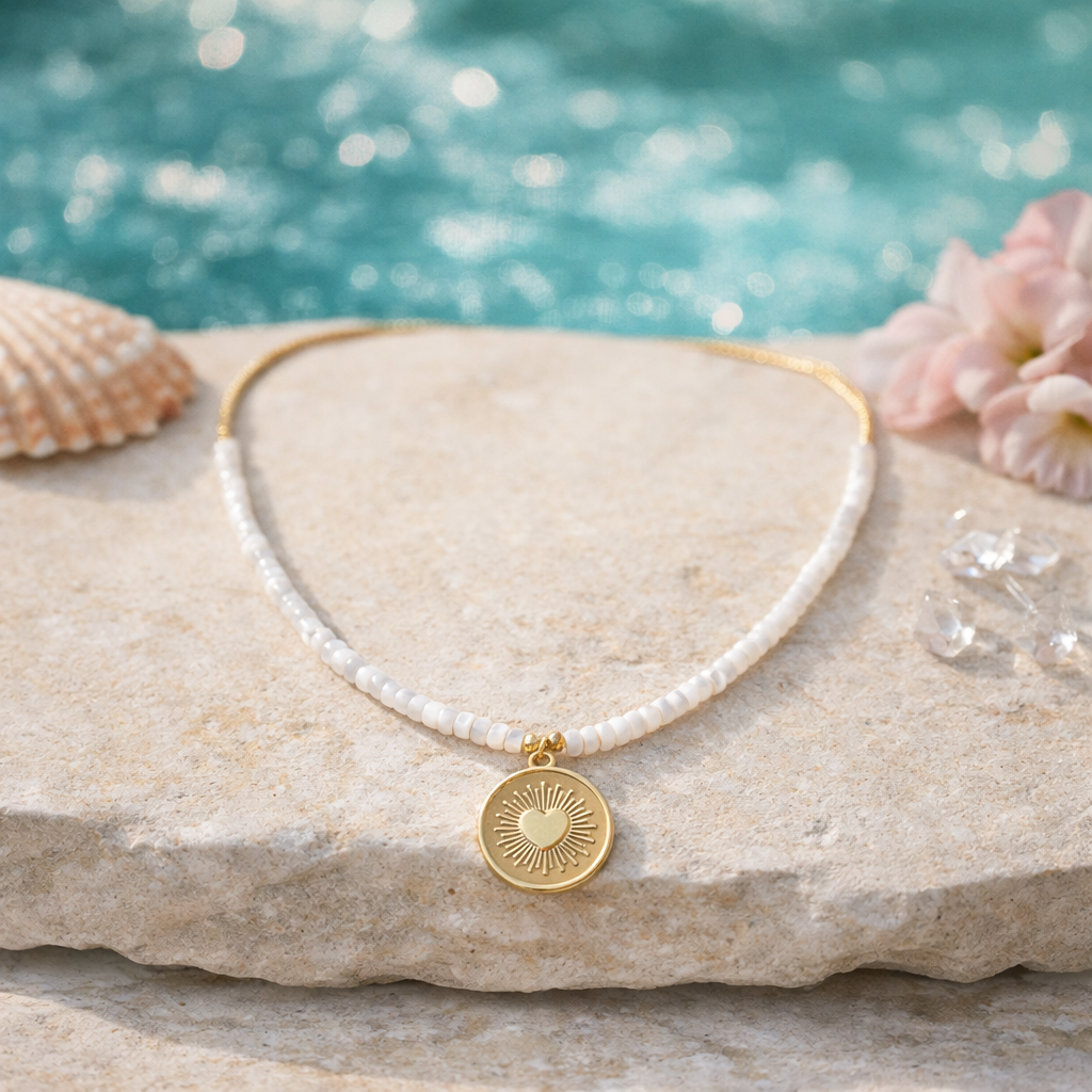 Collier Nacre ExVoto ALANA – Bijou Corse Élégant en Perles et Acier Inoxydable Les Trésors De Ghjulia