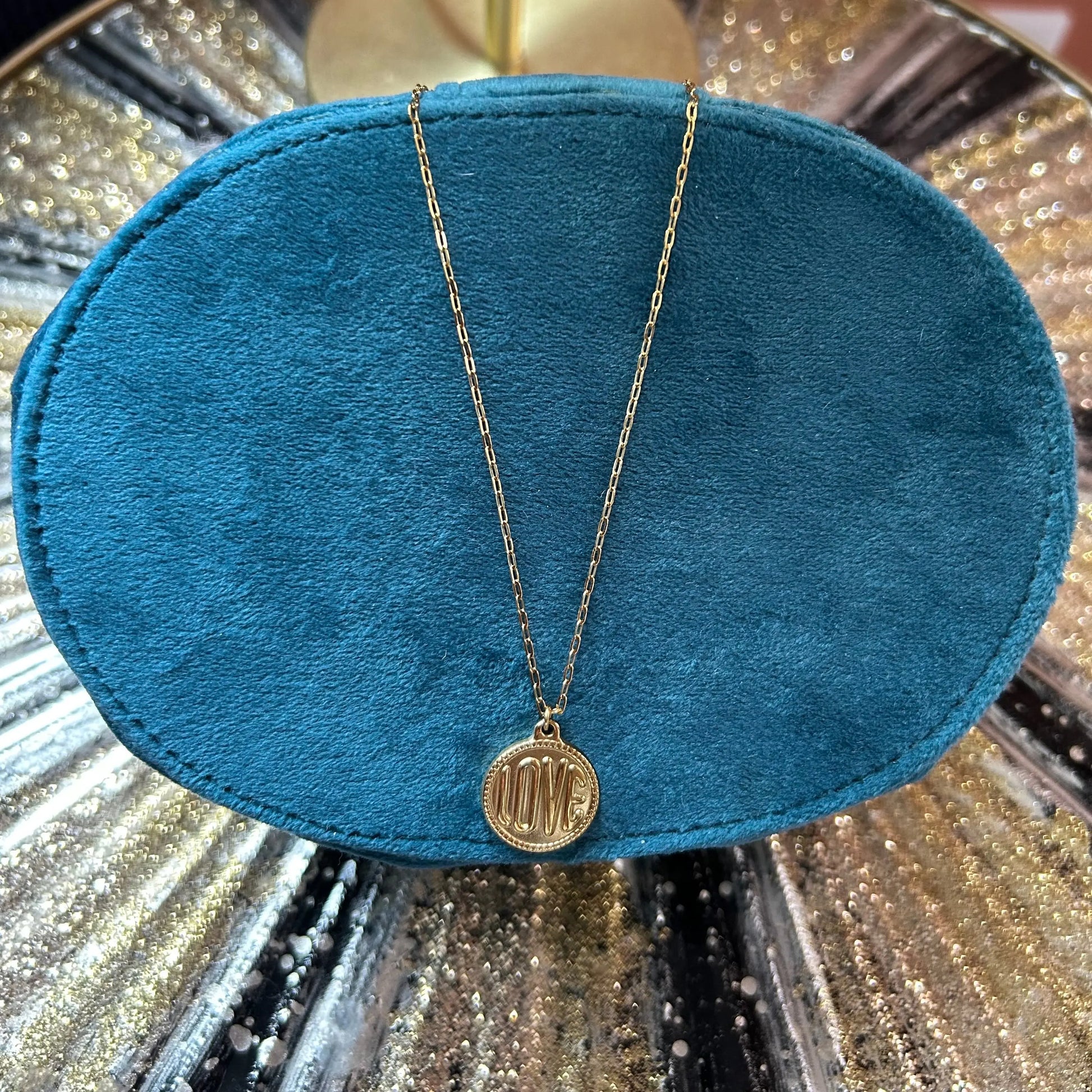 Collier chaine dorée : LOVE Les Trésors De Ghjulia