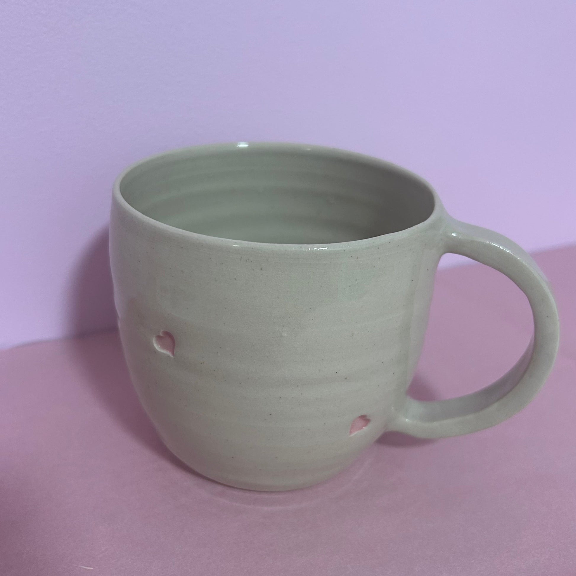 Mug Artisanal en Céramique Grès avec Petits Coeurs – Fabrication Corse Fait Main Les Trésors De Ghjulia