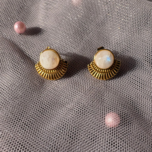 Boucles d’Oreilles Pierre de Lune – SUZY | Fabrication artisanale corse Les Trésors De Ghjulia