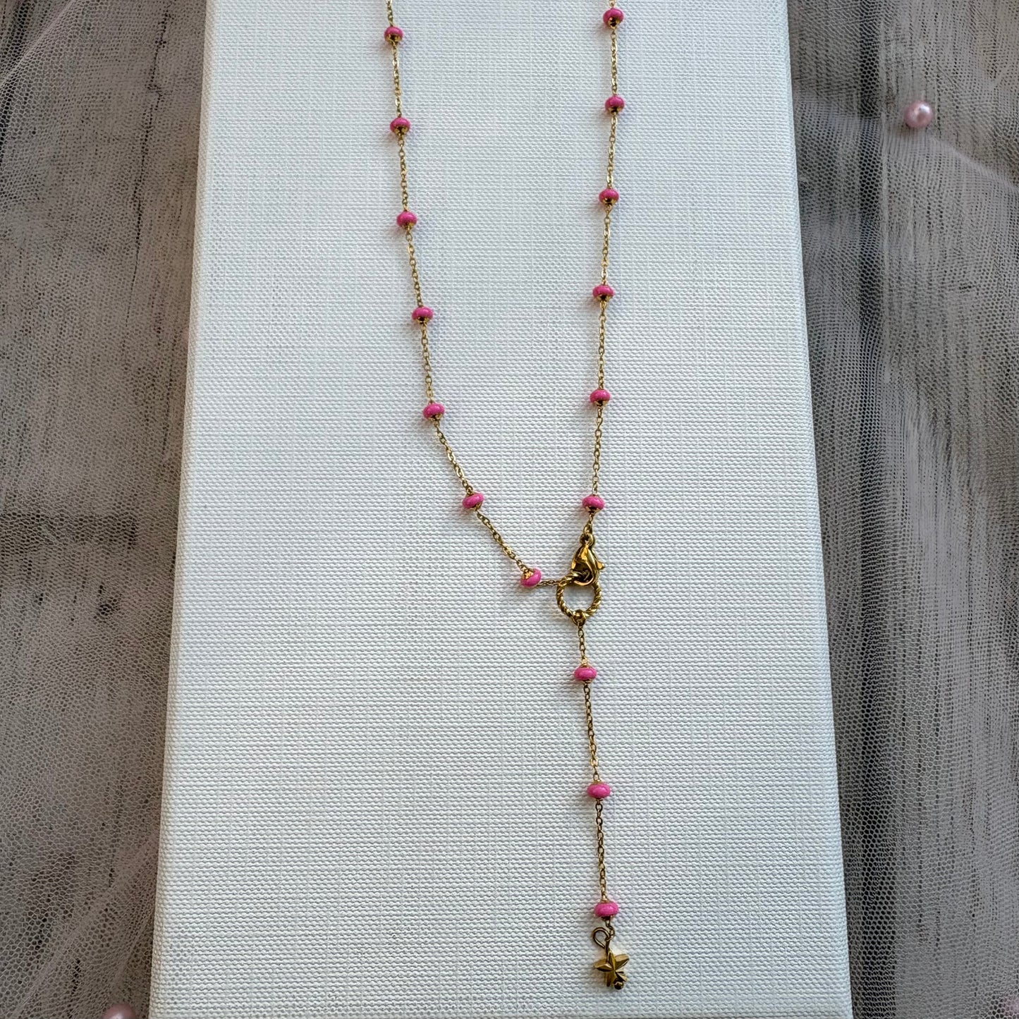 Chaîne ILANA – Bijou artisanal Made in Corsica - Doré & Perles Roses - Finition Étoile et Acier Inoxydable Les Trésors De Ghjulia