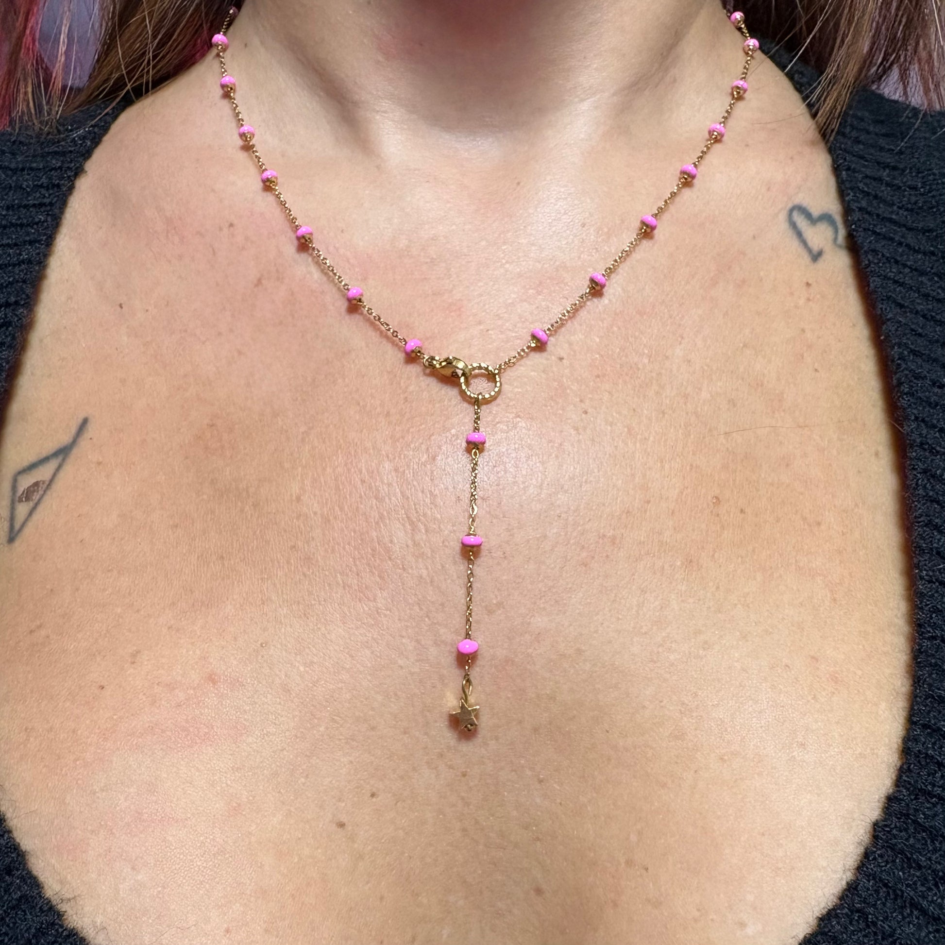 Chaîne ILANA – Bijou artisanal Made in Corsica - Doré & Perles Roses - Finition Étoile et Acier Inoxydable Les Trésors De Ghjulia